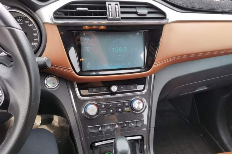 Used MG GS 2017 20T Automatic Prestige Edition Audio And AC Panel