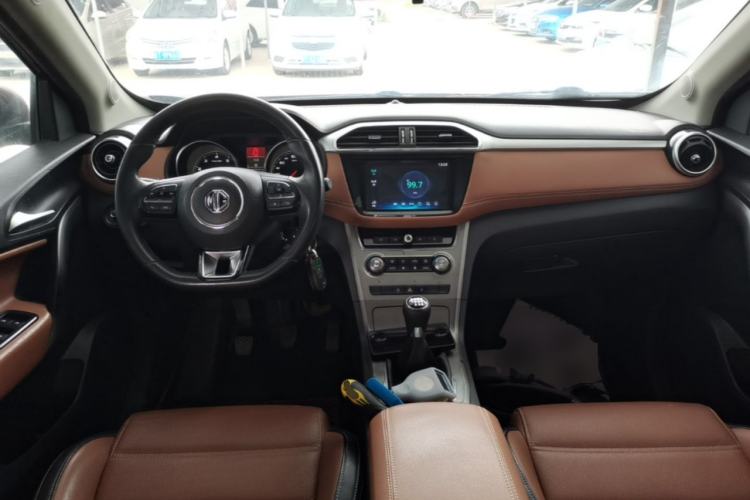 Used MG GS 2017 20T Manual Luxury Edition Center Console
