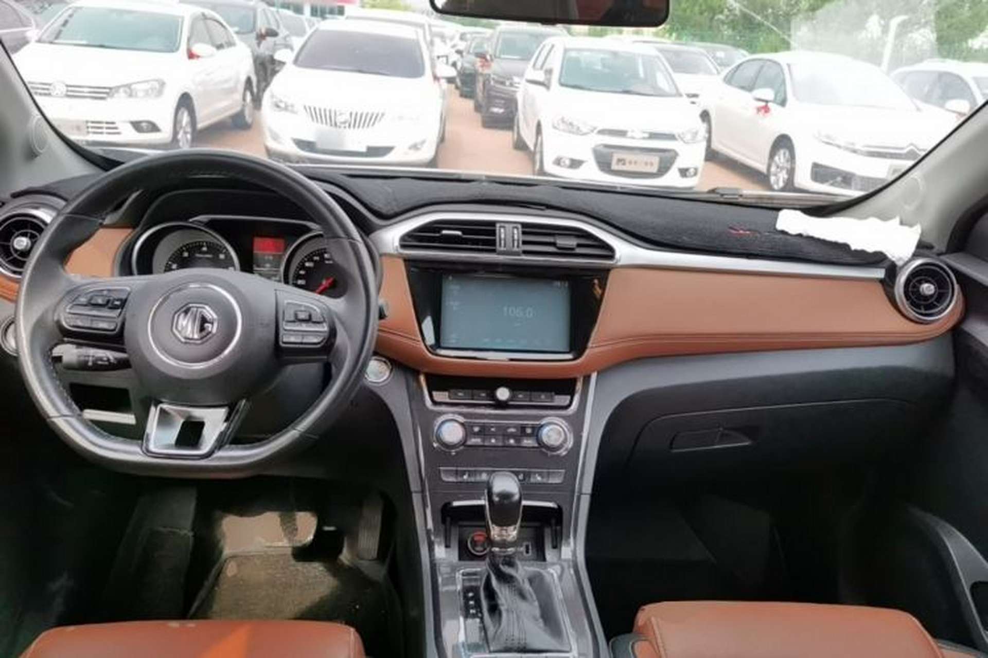 Used MG GS 2017 20T Automatic Prestige Edition Center Console