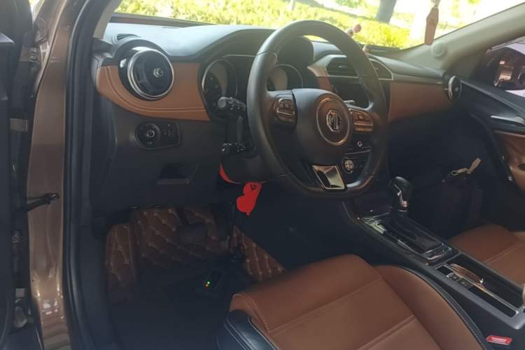 Used MG GS 2017 30T Automatic Prestige Edition Center Console