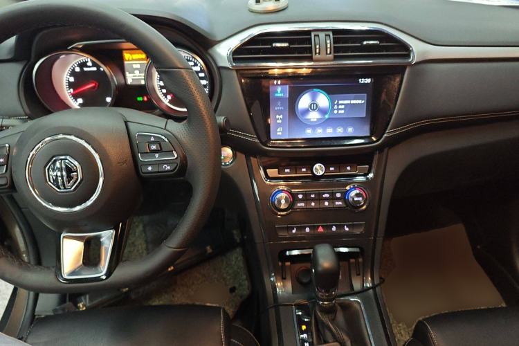 Used MG GS 2017 20T Automatic Prestige Edition Center Console