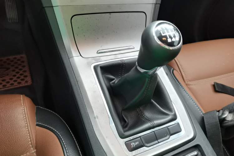 Used MG GS 2017 20T Manual Luxury Edition Gear Lever