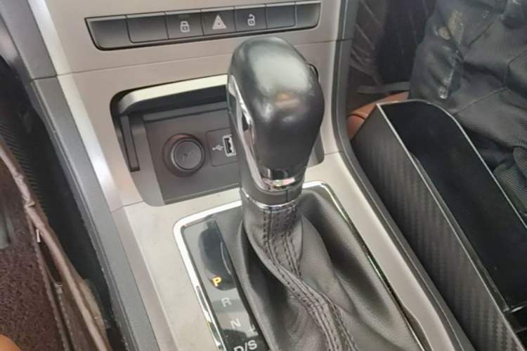Used MG GS 2017 20T Automatic Luxury Edition Gear Lever