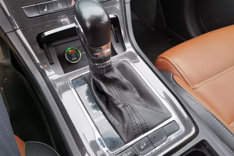 Used MG GS 2017 20T Automatic Prestige Edition Gear Lever