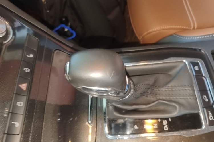 Used MG GS 2017 30T Automatic Prestige Edition Gear Lever