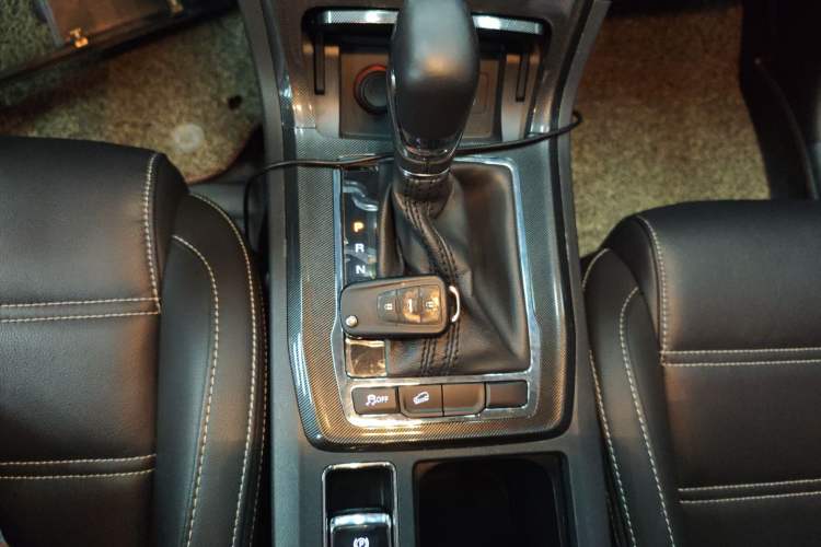 Used MG GS 2017 20T Automatic Prestige Edition Gear Lever