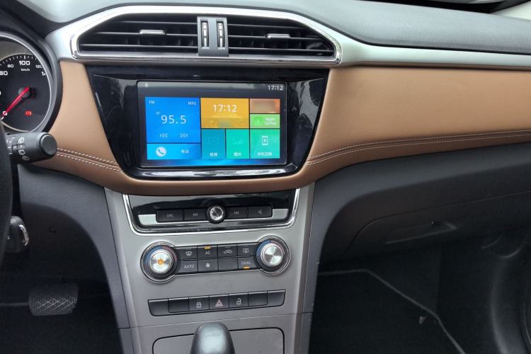 Used MG GS 2017 20T Automatic Luxury Edition Interior 9