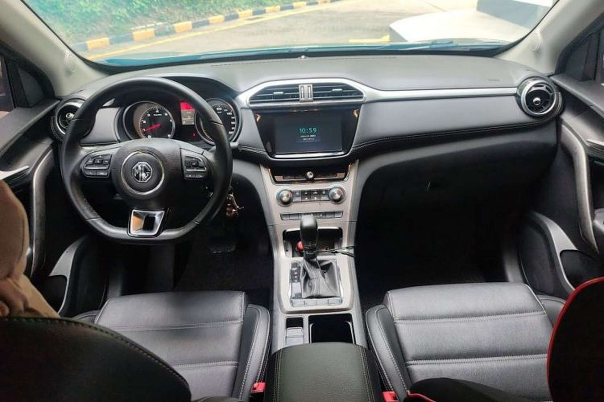 Used MG GS 2017 20T Automatic Luxury Edition Center Console
