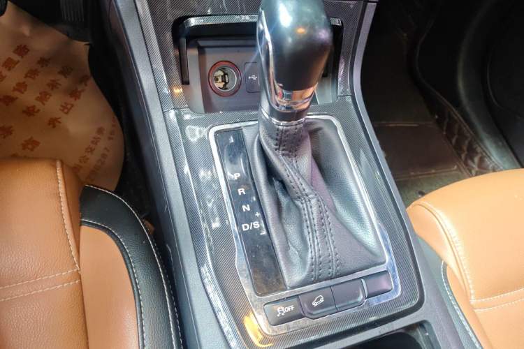 Used MG GS 2017 20T Automatic Prestige Edition Gear Lever