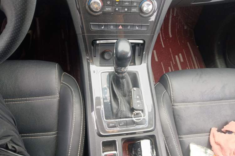Used MG GS 2017 20T Automatic Prestige Edition Gear Lever