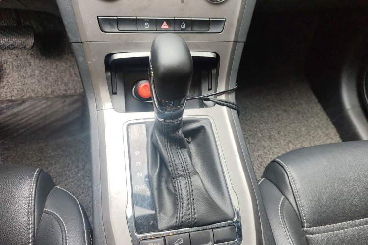 Used MG GS 2017 20T Automatic Luxury Edition Gear Lever
