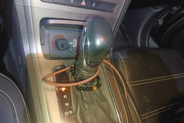 Used MG GS 2017 20T Automatic Luxury Edition Gear Lever