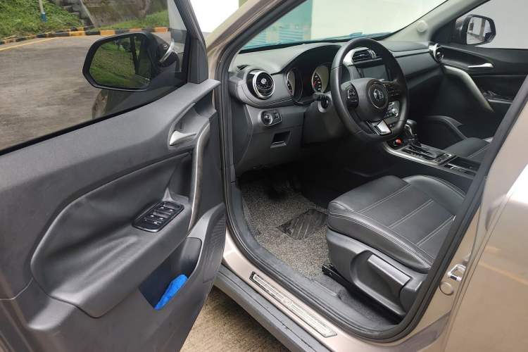 Used MG GS 2017 20T Automatic Luxury Edition Interior 3