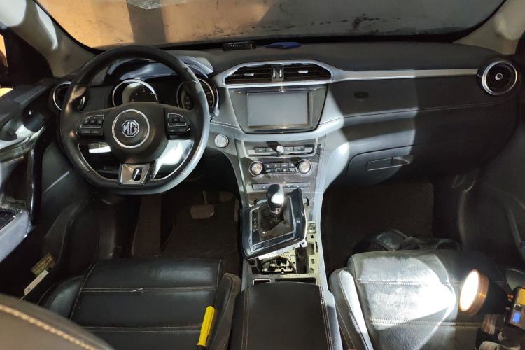 Used MG GS 2017 20T Automatic Prestige Edition Center Console