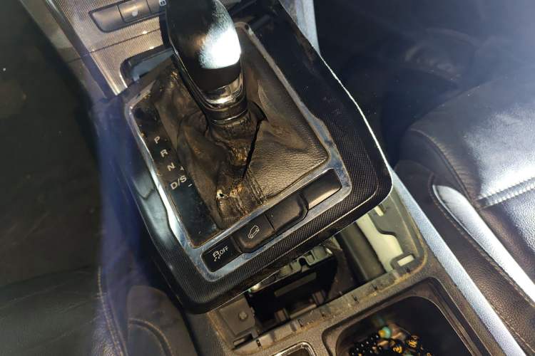 Used MG GS 2017 20T Automatic Prestige Edition Gear Lever