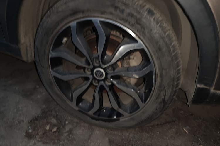 Used MG GS 2017 20T Automatic Prestige Edition Right Front Wheel Hub