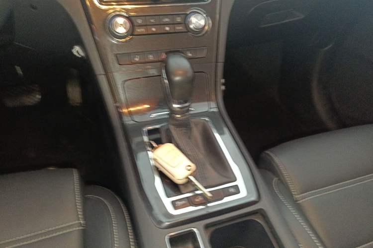 Used MG GS 2017 30T Automatic Prestige Edition Gear Lever
