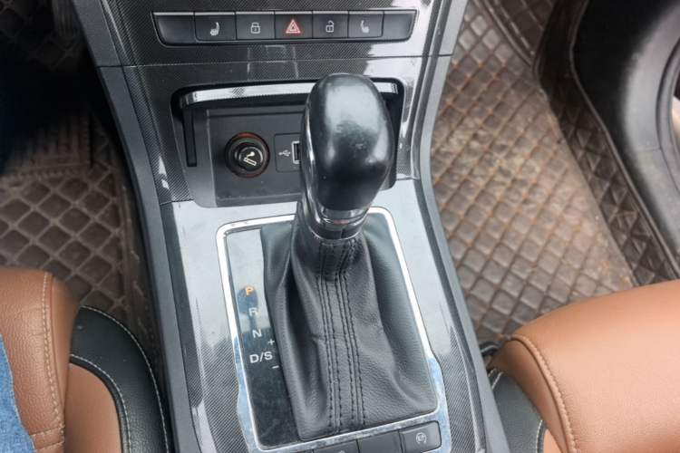 Used MG GS 2017 30T Automatic Prestige Edition Gear Lever