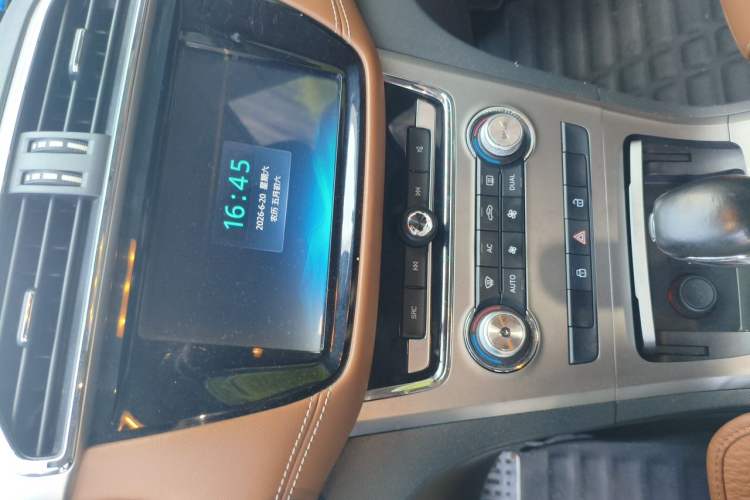 Used MG GS 2017 20T Automatic Luxury Edition Audio And AC Panel