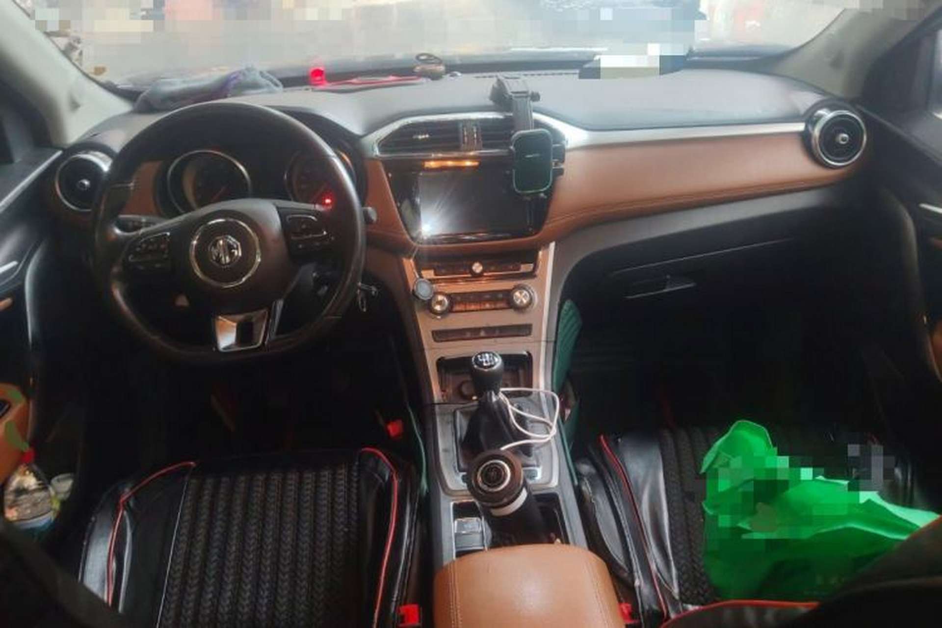 Used MG GS 2017 20T Manual Luxury Edition Center Console