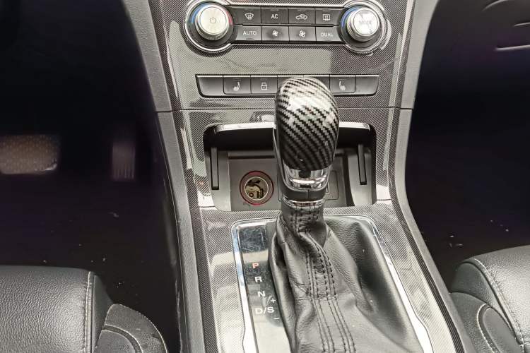 Used MG GS 2017 20T Automatic Prestige Edition Gear Lever