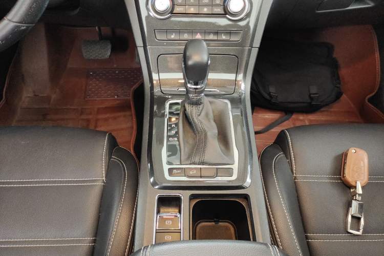 Used MG GS 2017 20T Automatic Prestige Edition Gear Lever