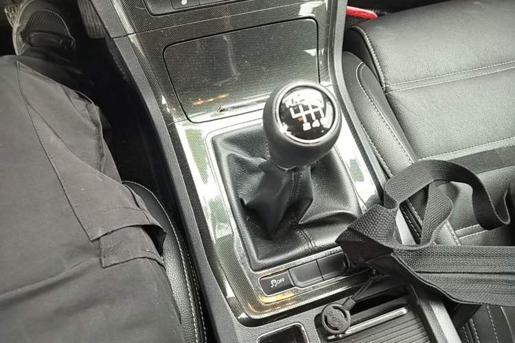 Used MG GS 2017 20T Manual Luxury Edition Gear Lever