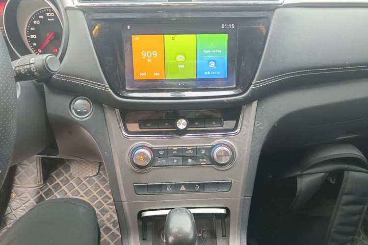 Used MG GS 2017 20T Automatic Luxury Edition Audio And AC Panel