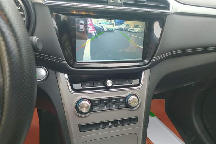 Used MG GS 2017 20T Automatic Luxury Edition Audio And AC Panel
