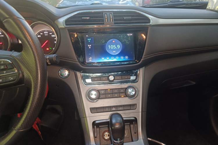Used MG GS 2017 20T Automatic Luxury Edition Audio And AC Panel