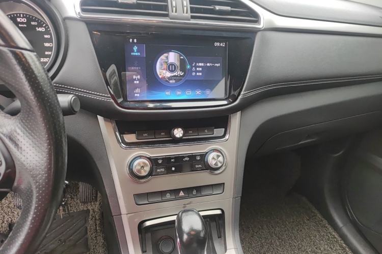Used MG GS 2017 20T Automatic Luxury Edition Audio And AC Panel