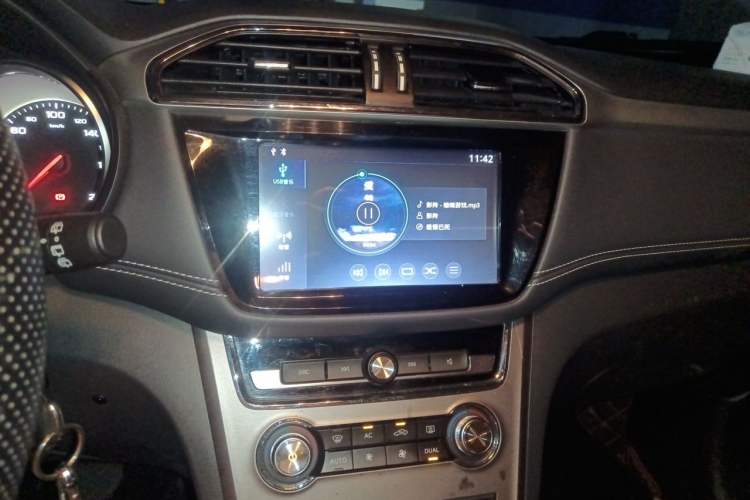 Used MG GS 2017 20T Automatic Luxury Edition Audio And AC Panel