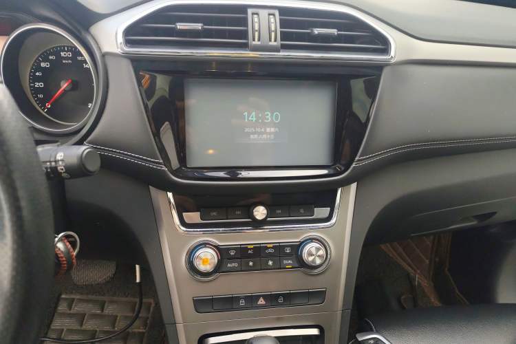 Used MG GS 2017 20T Automatic Luxury Edition Audio And AC Panel