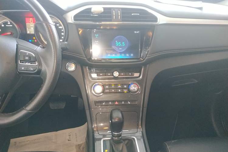 Used MG GS 2017 20T Automatic Prestige Edition Audio And AC Panel