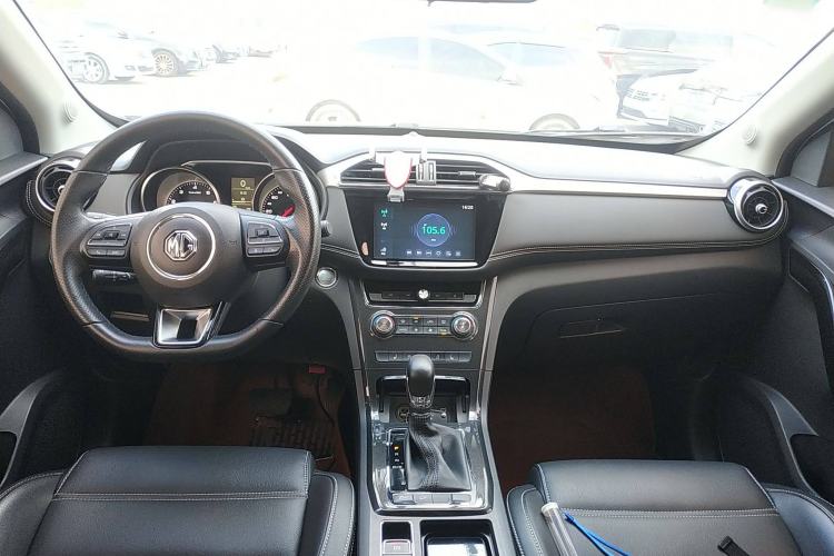 Used MG GS 2017 20T Automatic Prestige Edition Center Console