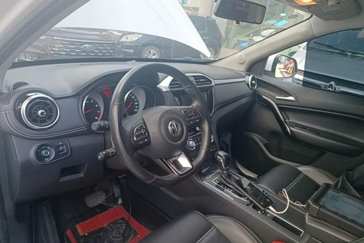 Used MG GS 2017 20T Automatic Prestige Edition Center Console