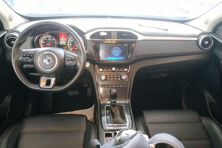 Used MG GS 2017 20T Automatic Prestige Edition Center Console