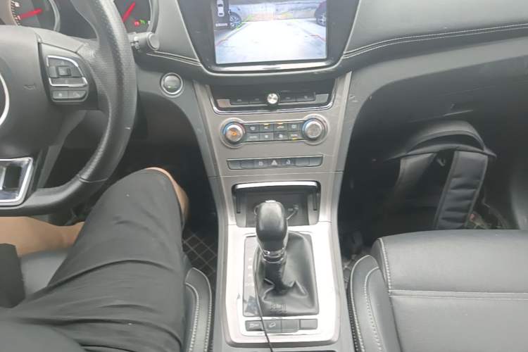 Used MG GS 2017 20T Automatic Luxury Edition Gear Lever
