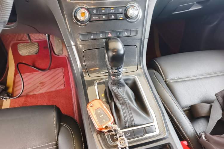 Used MG GS 2017 20T Automatic Prestige Edition Gear Lever