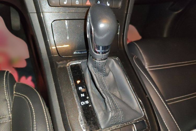 Used MG GS 2017 20T Automatic Prestige Edition Gear Lever