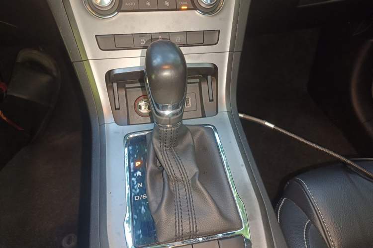 Used MG GS 2017 20T Automatic Luxury Edition Gear Lever