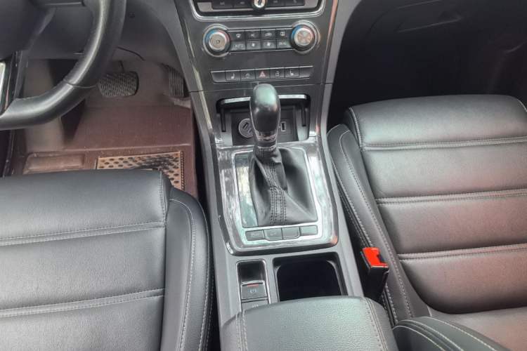 Used MG GS 2017 20T Automatic Prestige Edition Gear Lever