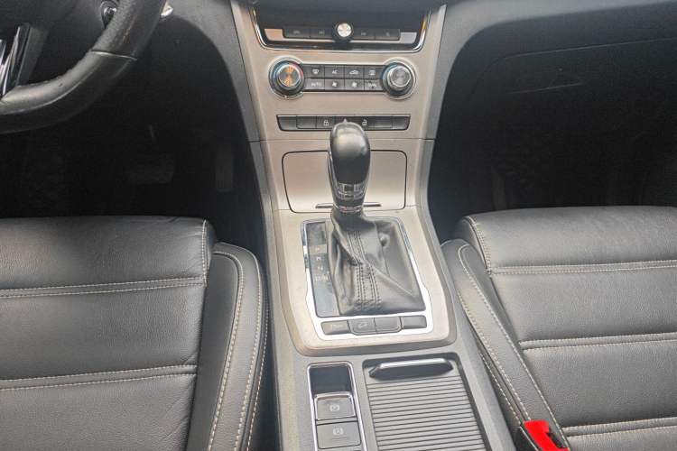Used MG GS 2017 20T Automatic Luxury Edition Gear Lever