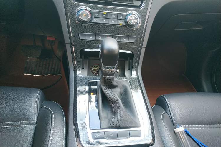 Used MG GS 2017 20T Automatic Prestige Edition Gear Lever