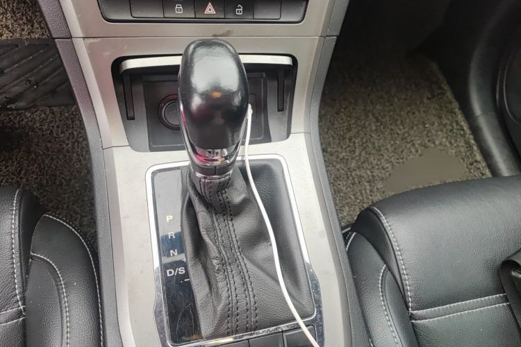 Used MG GS 2017 20T Automatic Luxury Edition Gear Lever