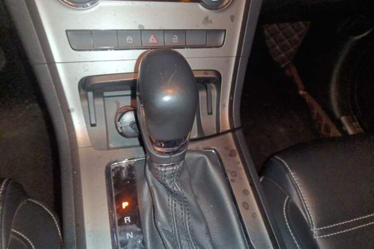 Used MG GS 2017 20T Automatic Luxury Edition Gear Lever