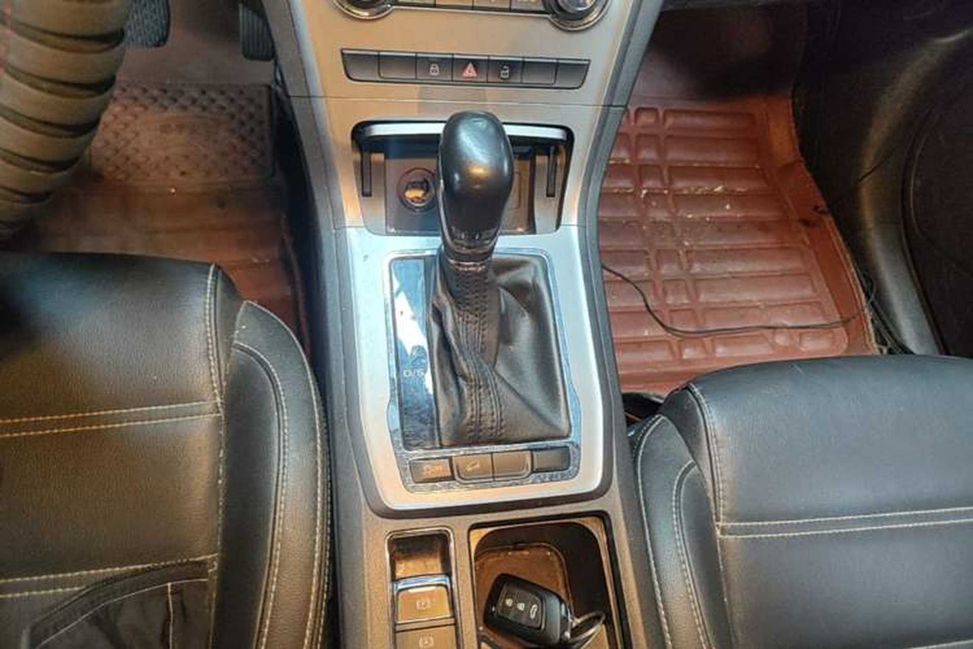 Used MG GS 2017 20T Automatic Luxury Edition Gear Lever