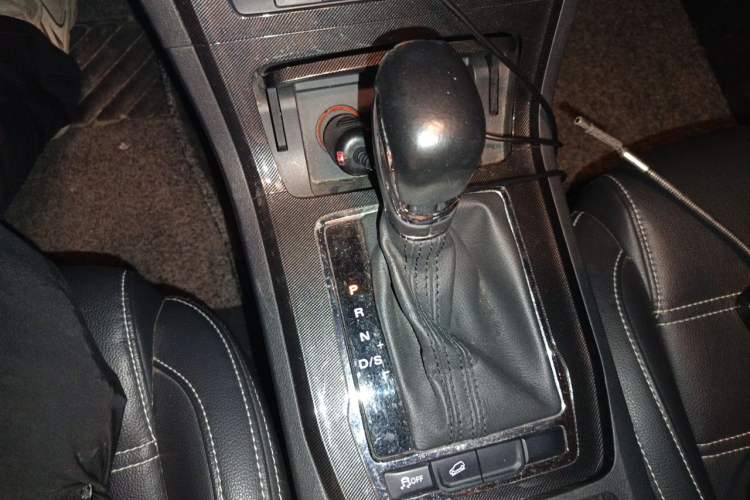 Used MG GS 2017 20T Automatic Prestige Edition Gear Lever