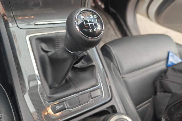 Used MG GS 2017 20T Manual Luxury Edition Gear Lever