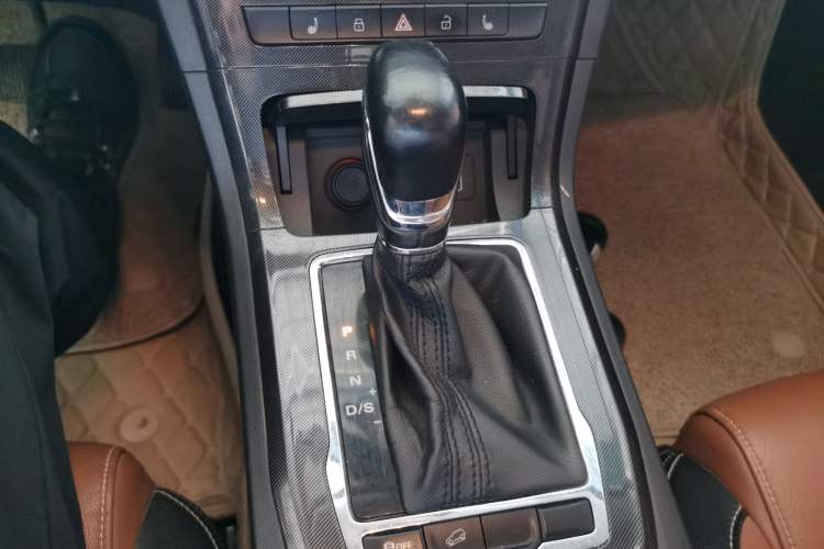 Used MG GS 2017 20T Automatic Prestige Edition Gear Lever